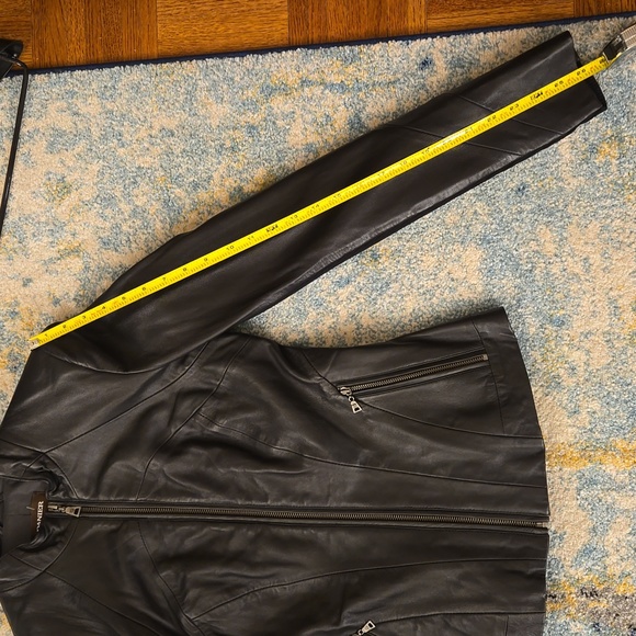 Moving Sale: NWT $549 100% gorgeously soft leather jacket, 90s vintage inspired - Picture 9 of 9